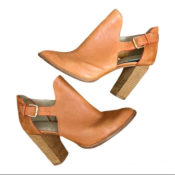Elizabeth and James :: Suri Cutout Booties - Picture 3 of 10